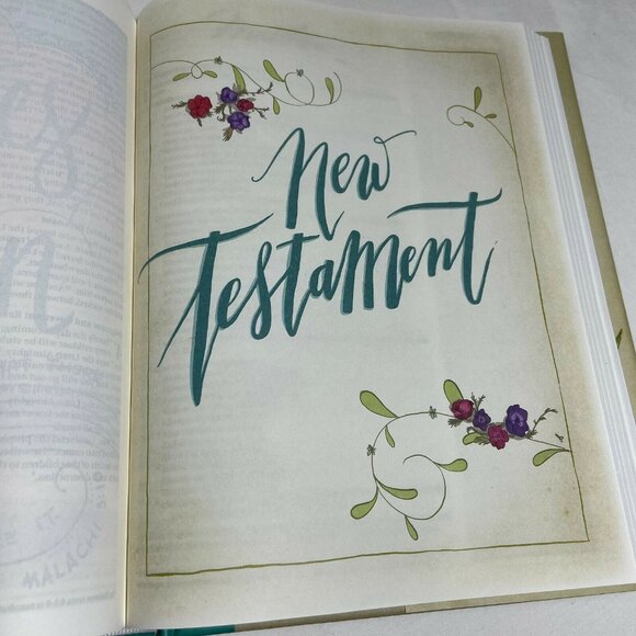 NIV Beautiful Word Illustrated Journaling Bible u Full Color - Picture 11 of 11